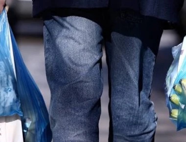 Η Πρωτοχρόνια φέρνει «δώρο» πλαστικές σακούλες με νέο κόστος - Στα 9 λεπτά από το νέο έτος